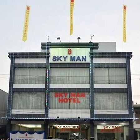 Sky Man Hotel Yangón Exterior foto